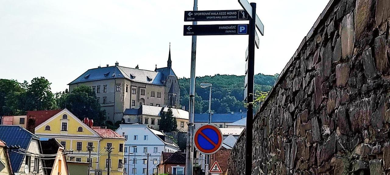 Apartmán pod Hradem NOVÉ WiFi/AC Šternberk Exterior foto
